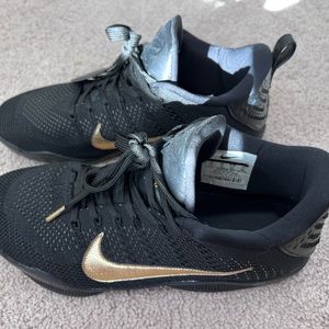 Black&gokd Kobe’s size 12